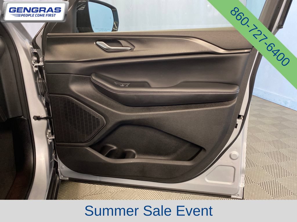 Used 2024 Jeep Grand Cherokee Altitude AWD/4WD image 44