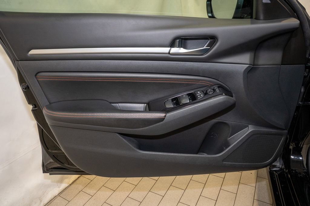 Used 2023 Nissan Altima 2.5 SR image 11