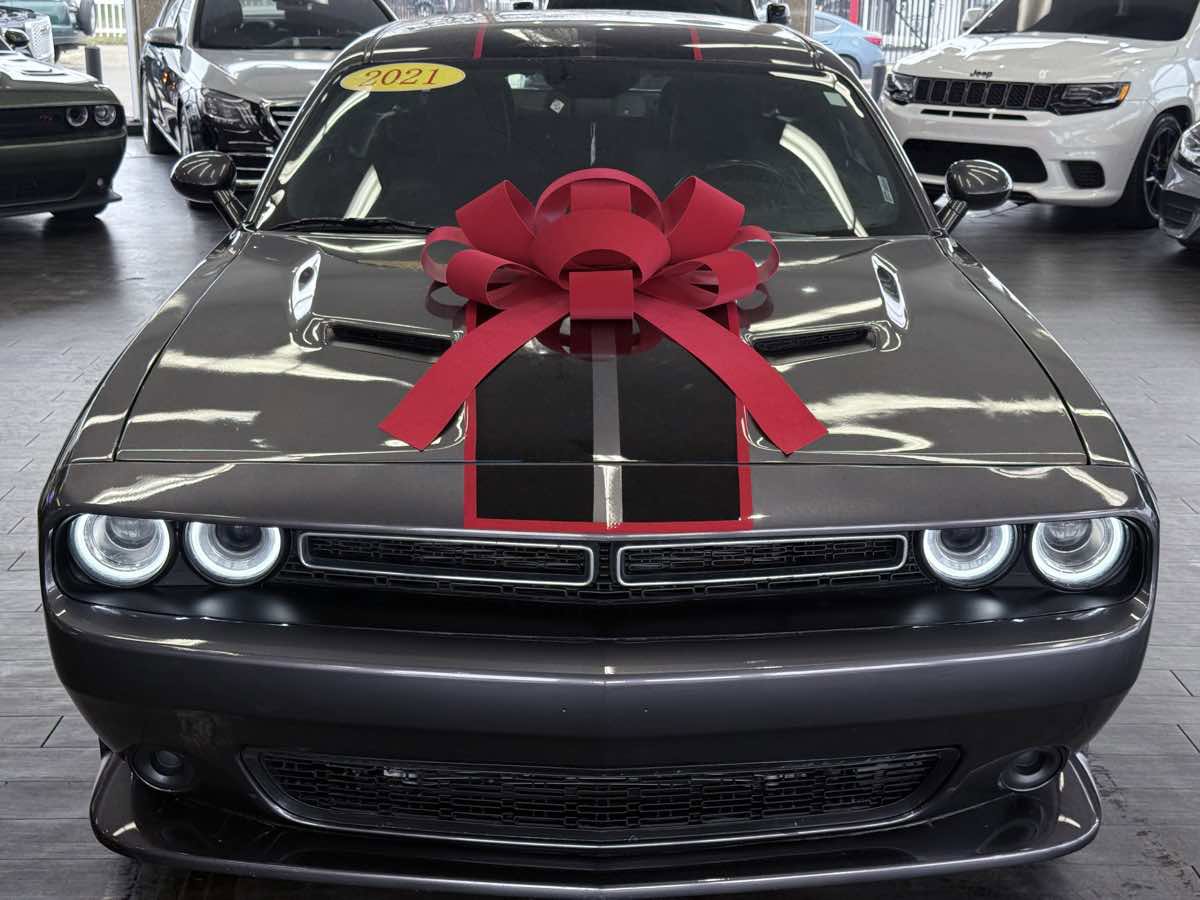 Used 2021 Dodge Challenger SXT w/ Blacktop Package image 3