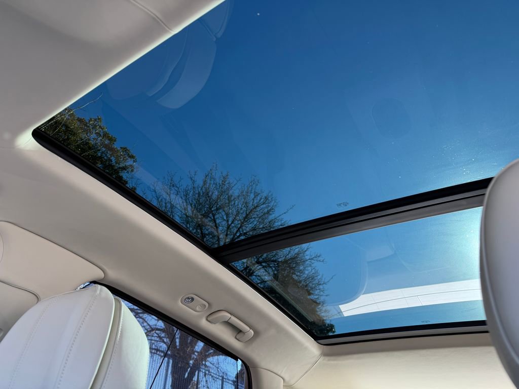 Certified 2023 Bentley Bentayga Extended Wheelbase image 36