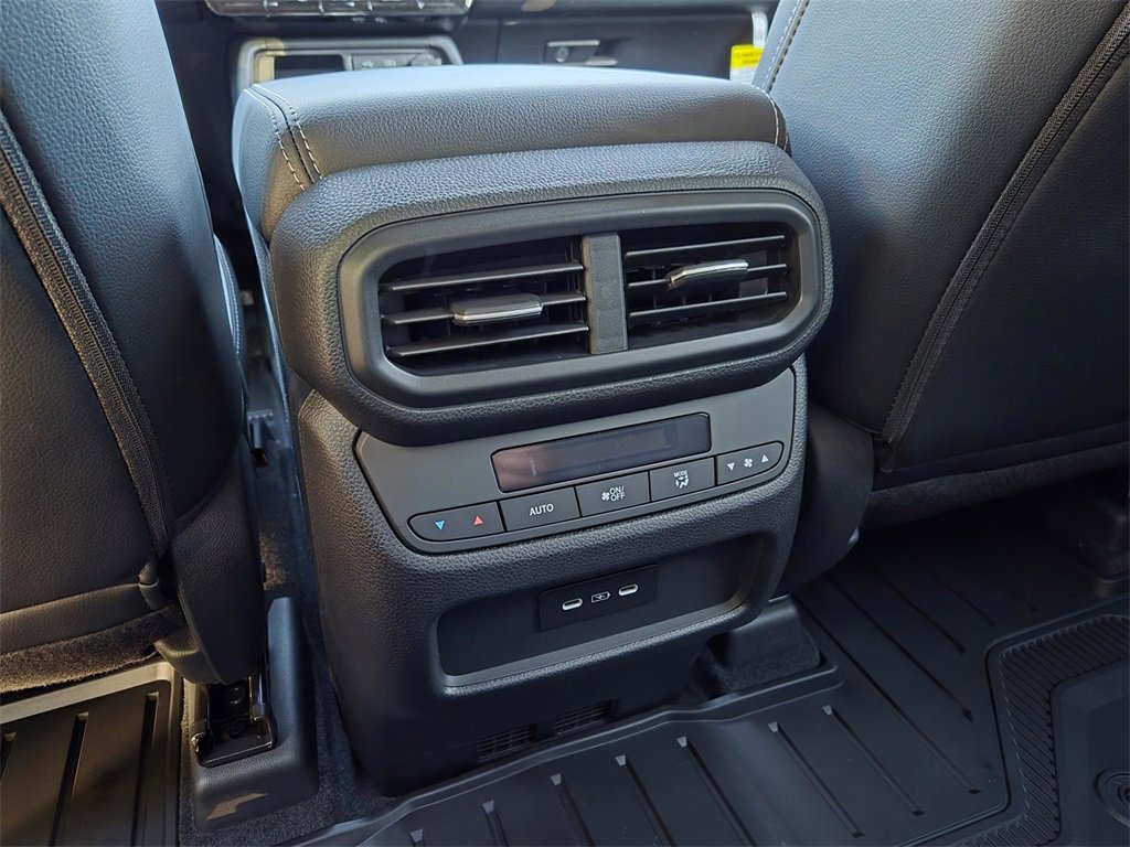 New 2025 Honda Pilot Touring image 11