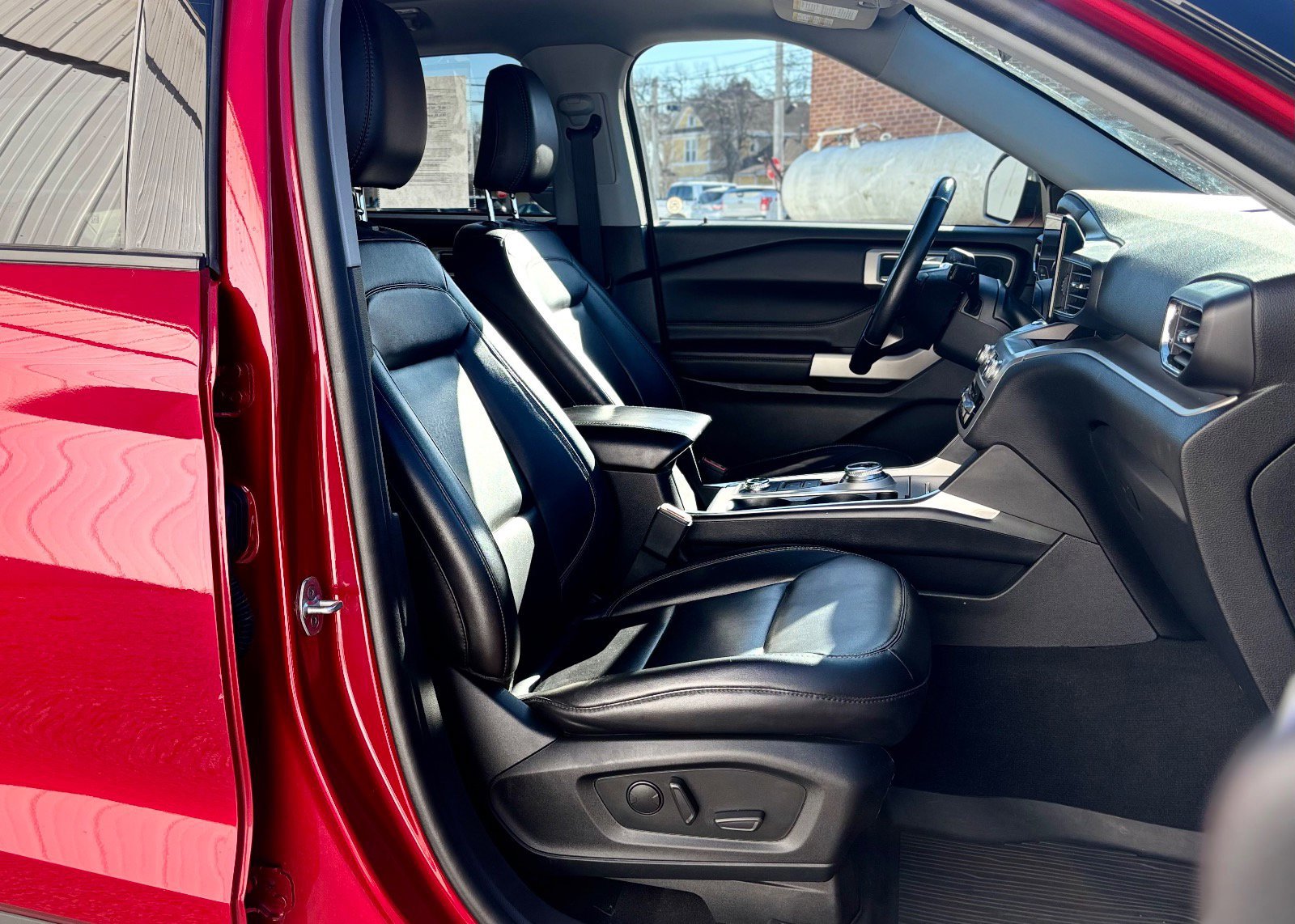 Certified 2021 Ford Explorer XLT w/ Equipment Group 202A image 31