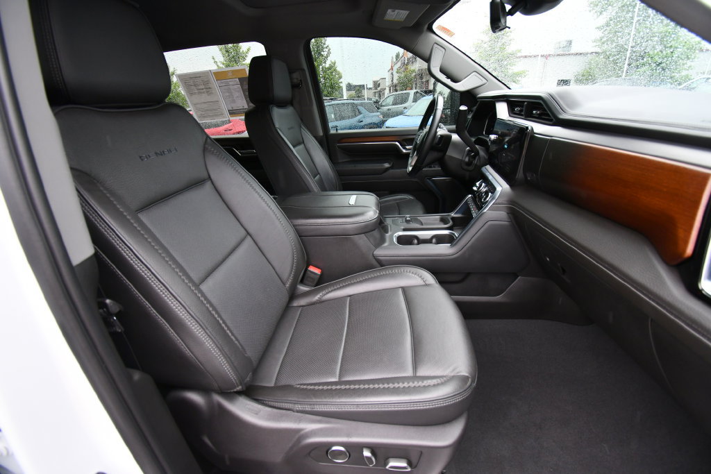 Used 2024 GMC Sierra 3500 Denali w/ Technology Package AWD/4WD image 22