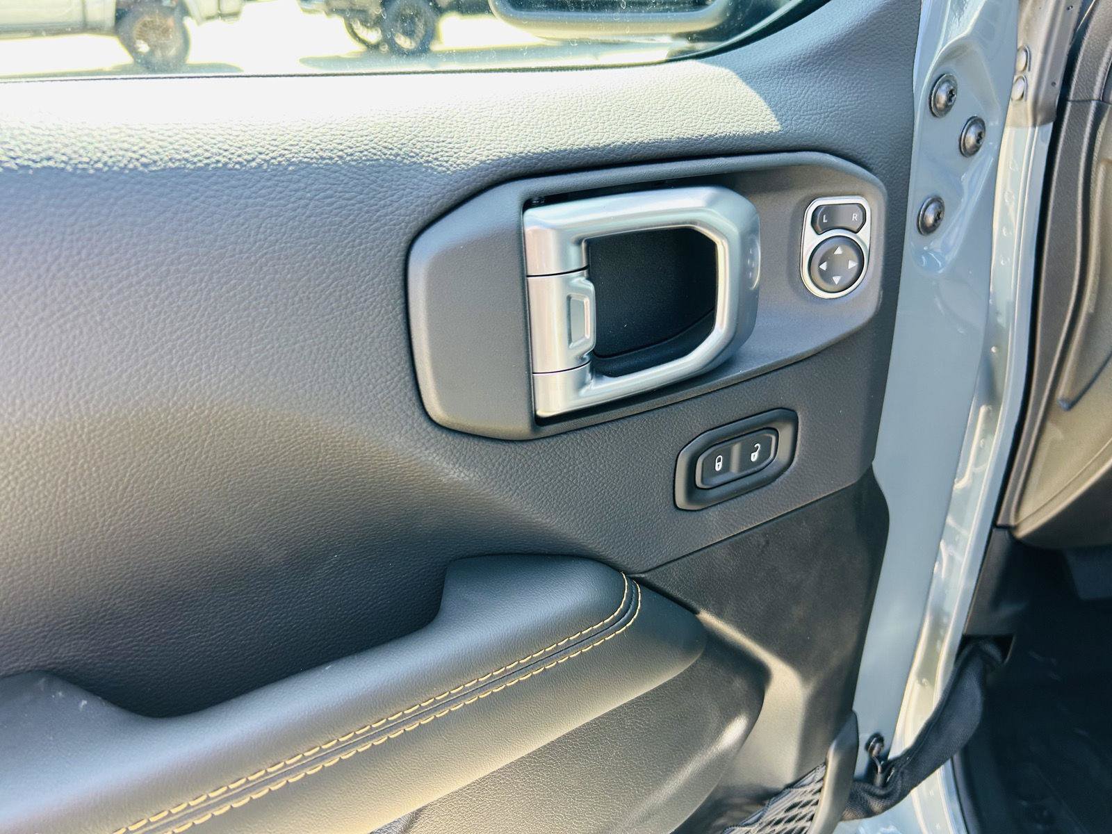 New 2026 Jeep Gladiator Sport AWD/4WD image 11