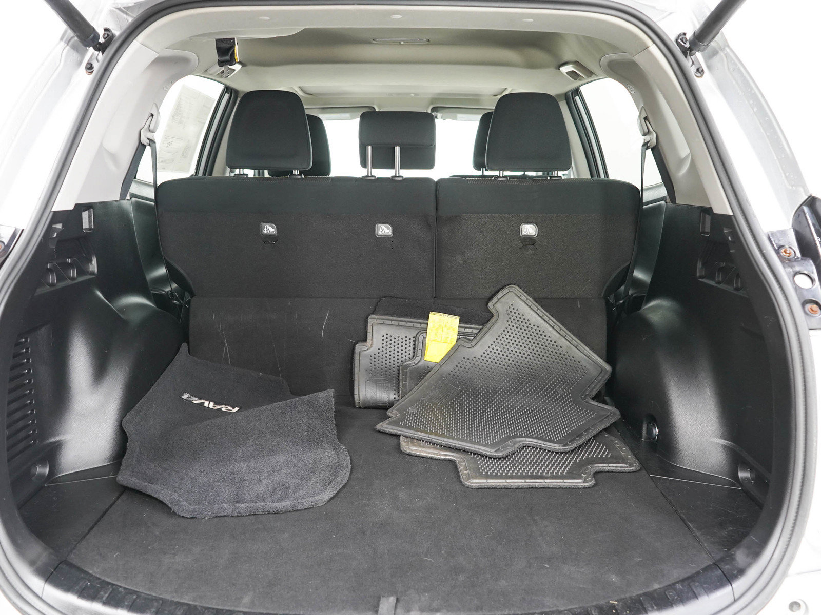Used 2016 Toyota RAV4 XLE AWD/4WD image 9