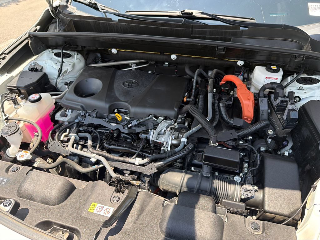 Used 2021 Toyota Venza LE AWD/4WD image 18