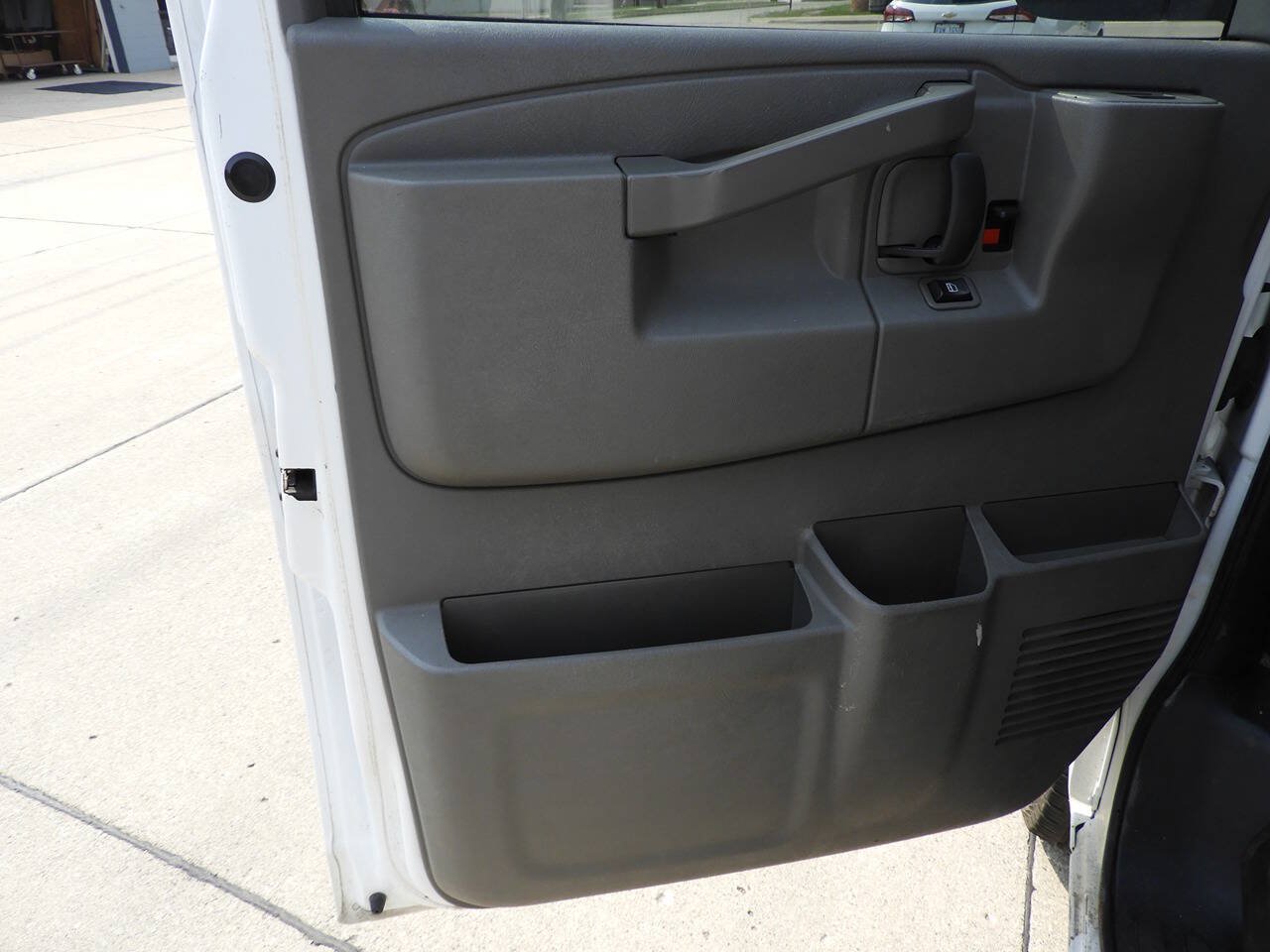 Used 2016 Chevrolet Express 2500 LT w/ LT Preferred Equipment Group RWD image 14