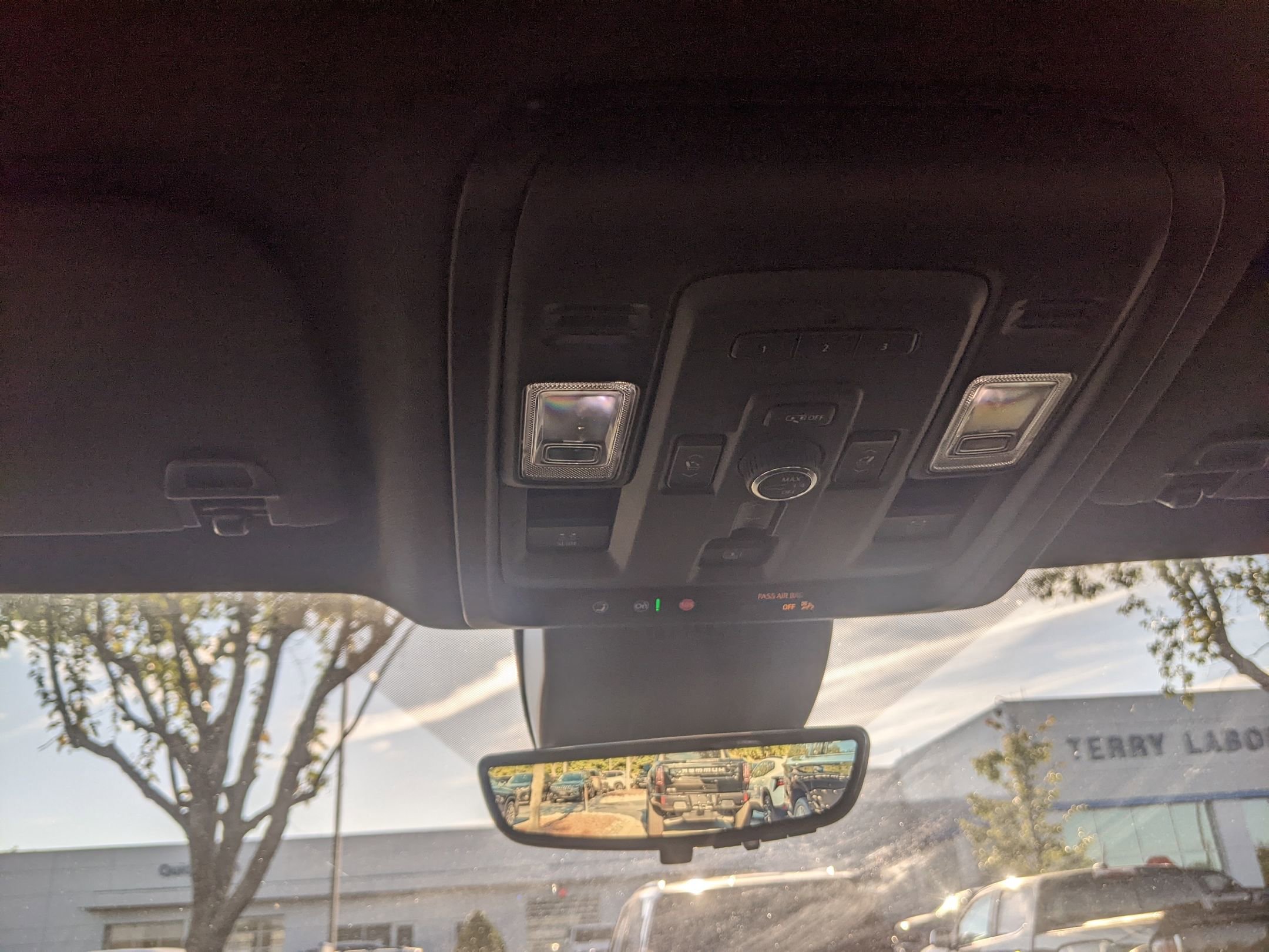Certified 2024 Chevrolet Tahoe High Country w/ Advanced Technology Package image 32