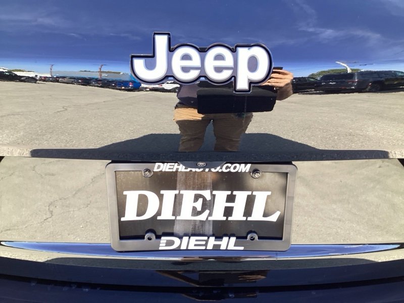 New 2025 Jeep Grand Cherokee L Laredo w/ Luxury Tech Group I image 11