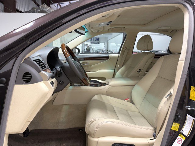 Used 2013 Lexus LS 460 w/ Ultra Luxury Pkg RWD image 14