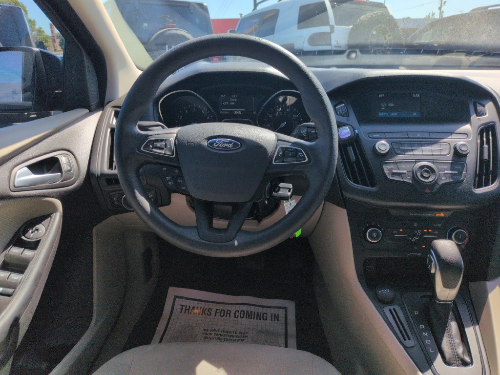 Used 2018 Ford Focus SE w/ SE Appearance Package FWD image 14