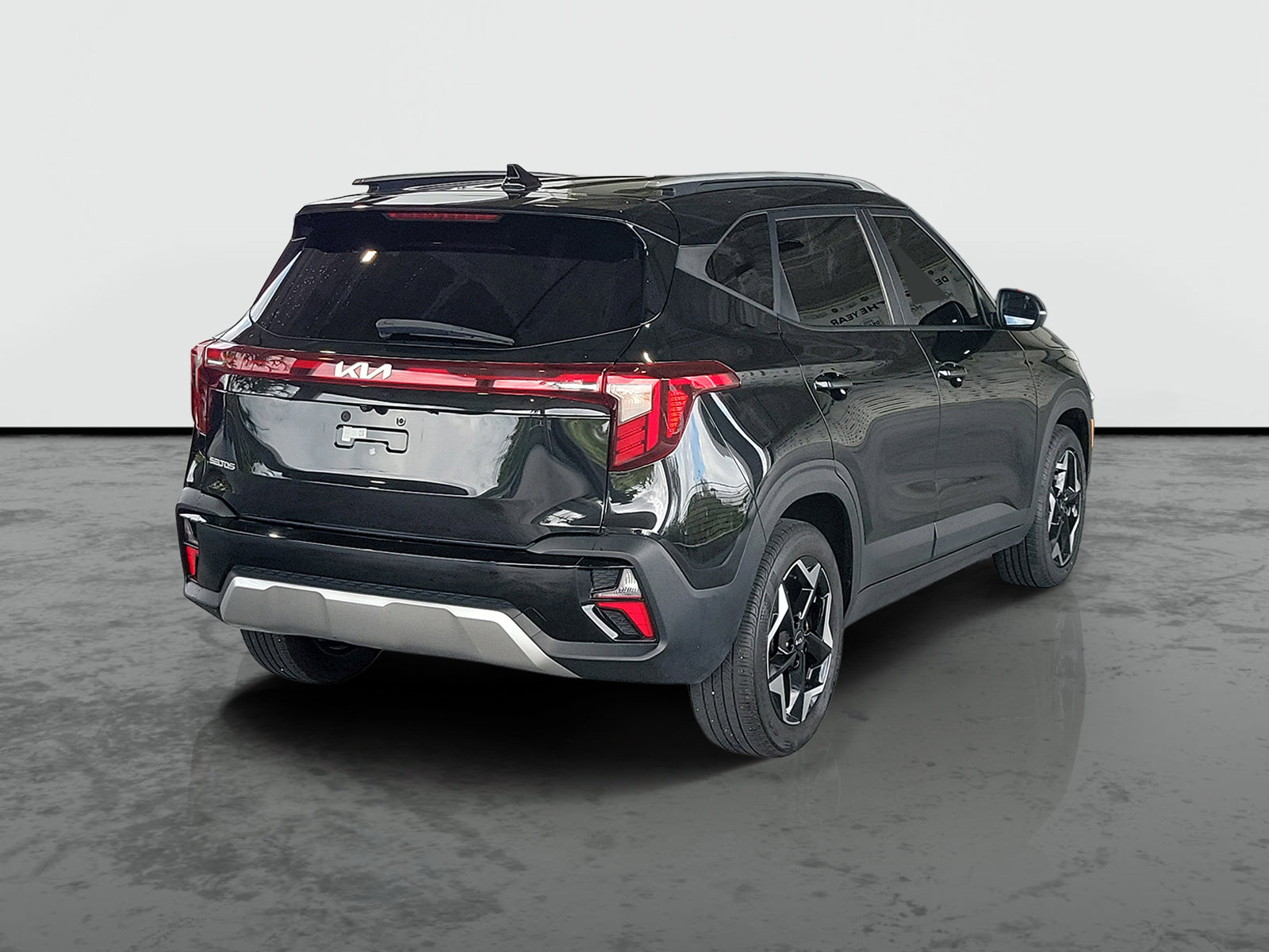 Used 2025 Kia Seltos S FWD image 2