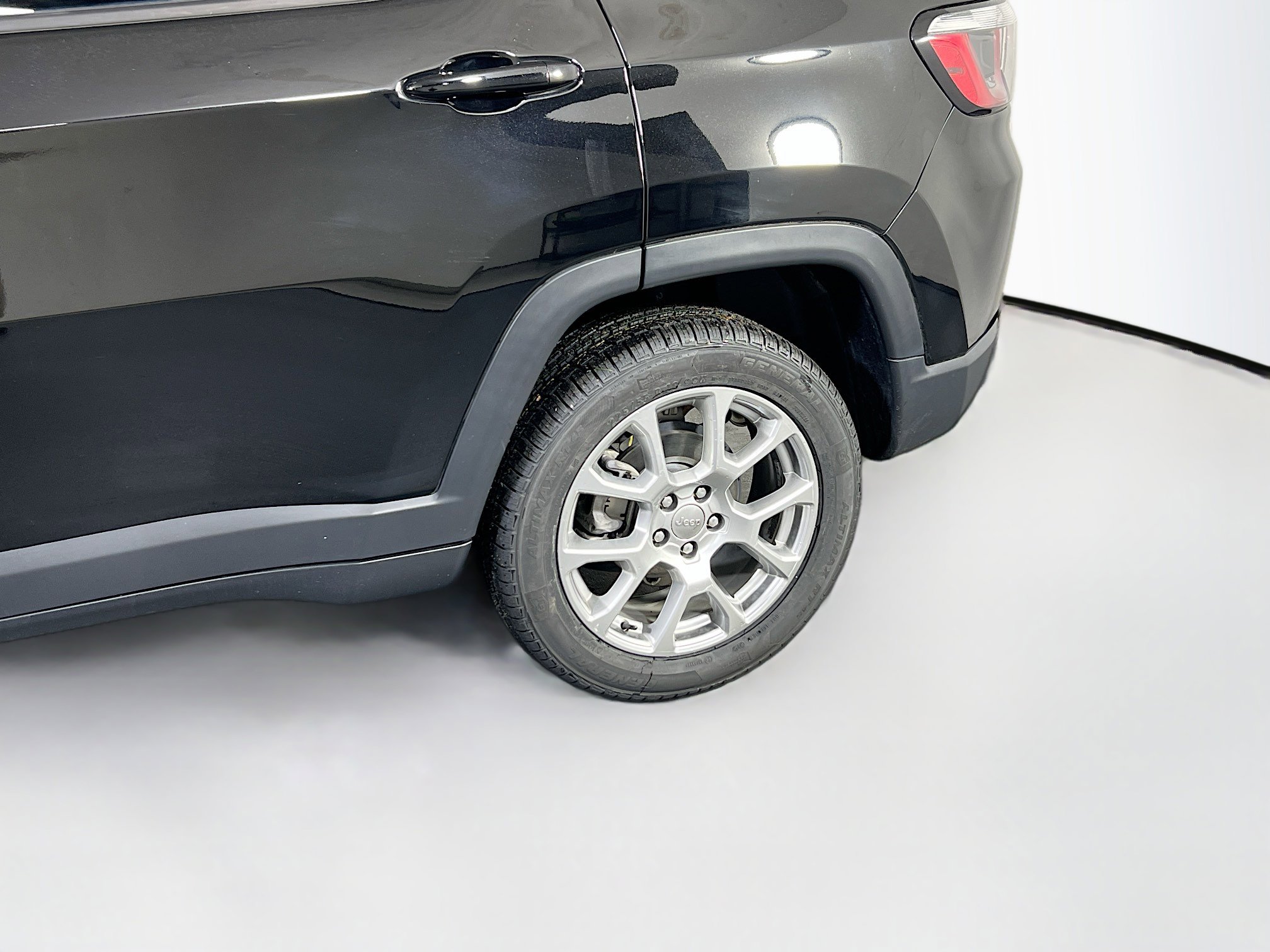 Used 2022 Jeep Compass Latitude AWD/4WD image 28