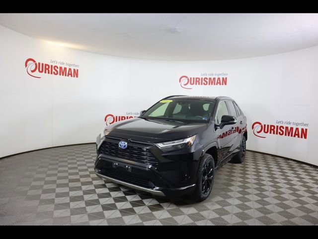 Used 2022 Toyota RAV4 SE w/ Convenience Package image 3