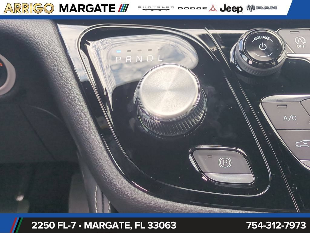 New 2027 Chrysler Pacifica Limited w/ Family Tech Group FWD image 20