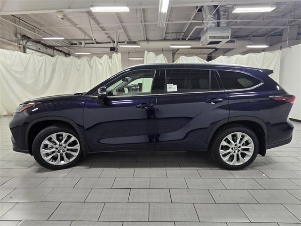 New 2026 Toyota Highlander Limited image 15