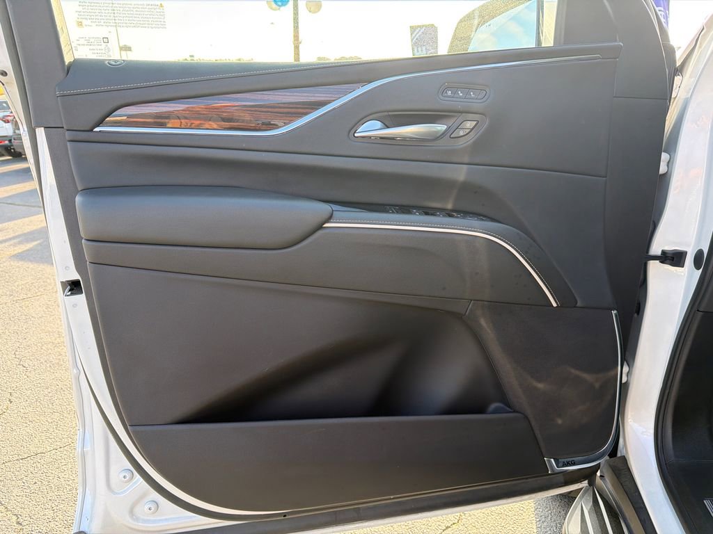 Used 2023 Cadillac Escalade Premium Luxury RWD image 10