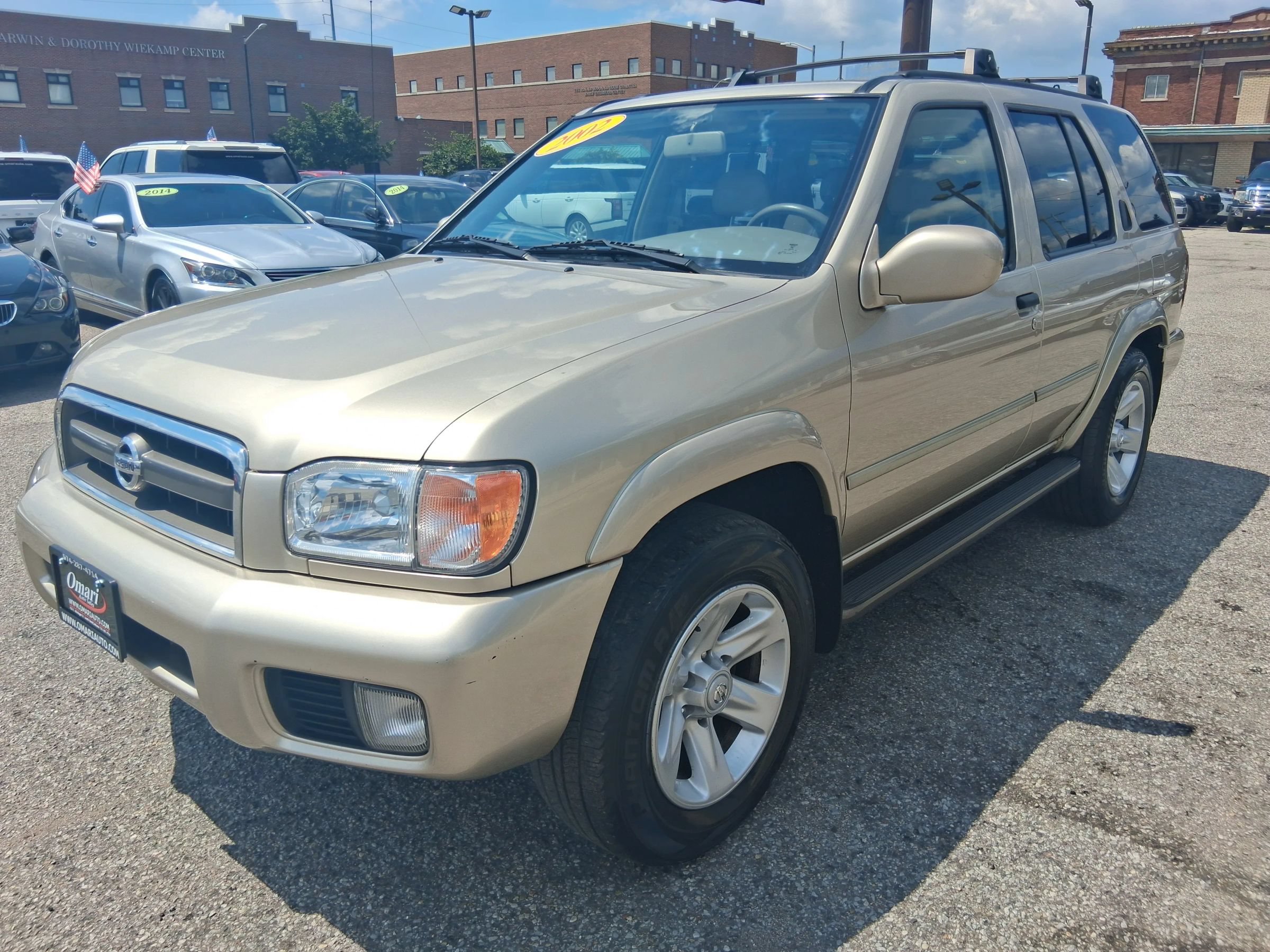 Used 2002 Nissan Pathfinder LE AWD/4WD image 2