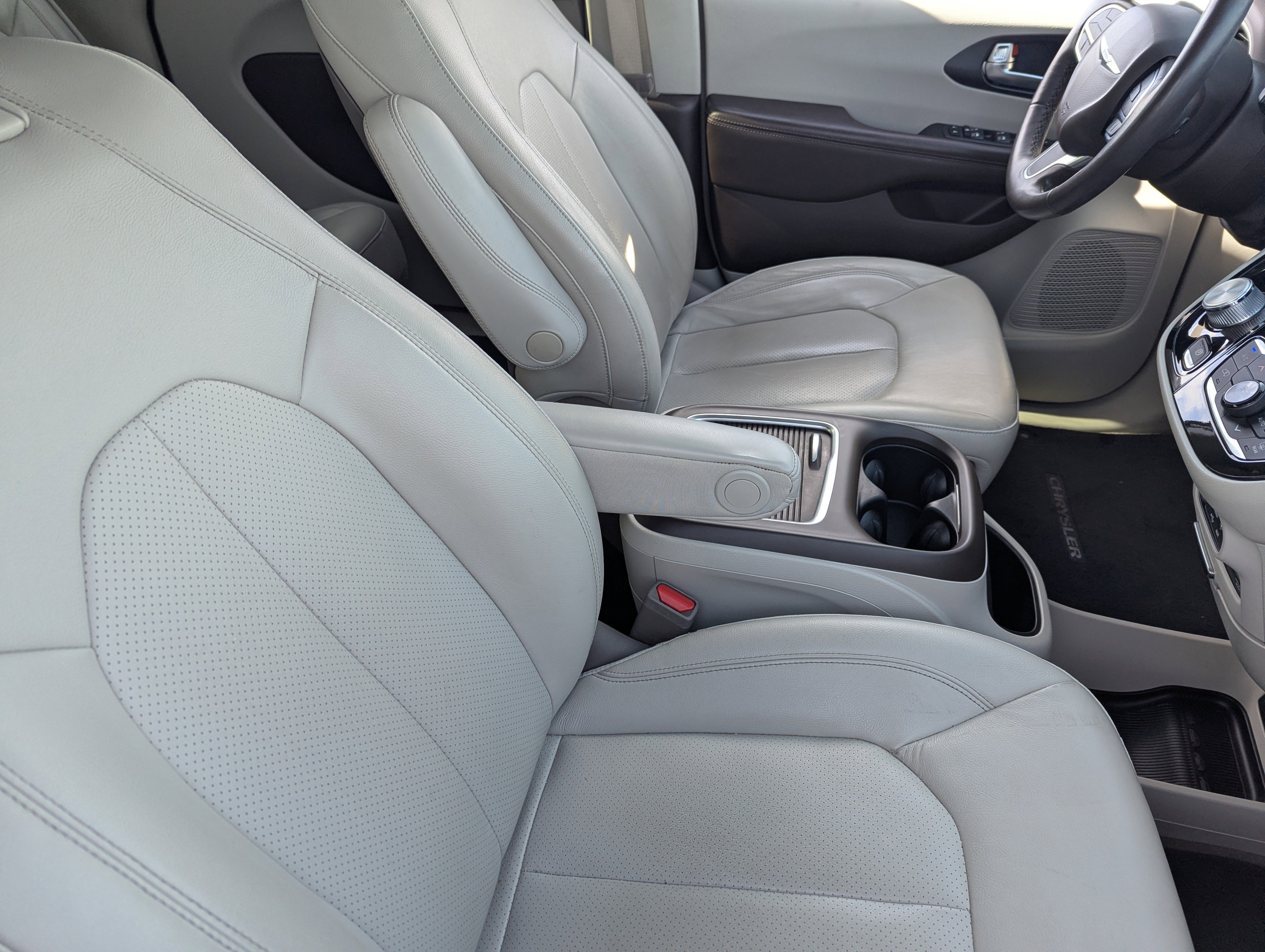 Used 2020 Chrysler Pacifica Touring-L Plus image 10