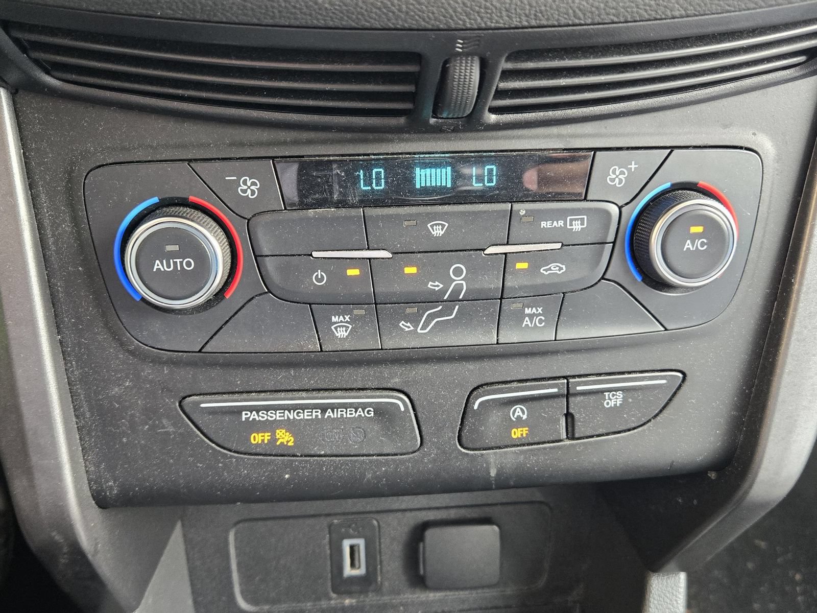 Used 2017 Ford Escape SE w/ Equipment Group 201A AWD/4WD image 18
