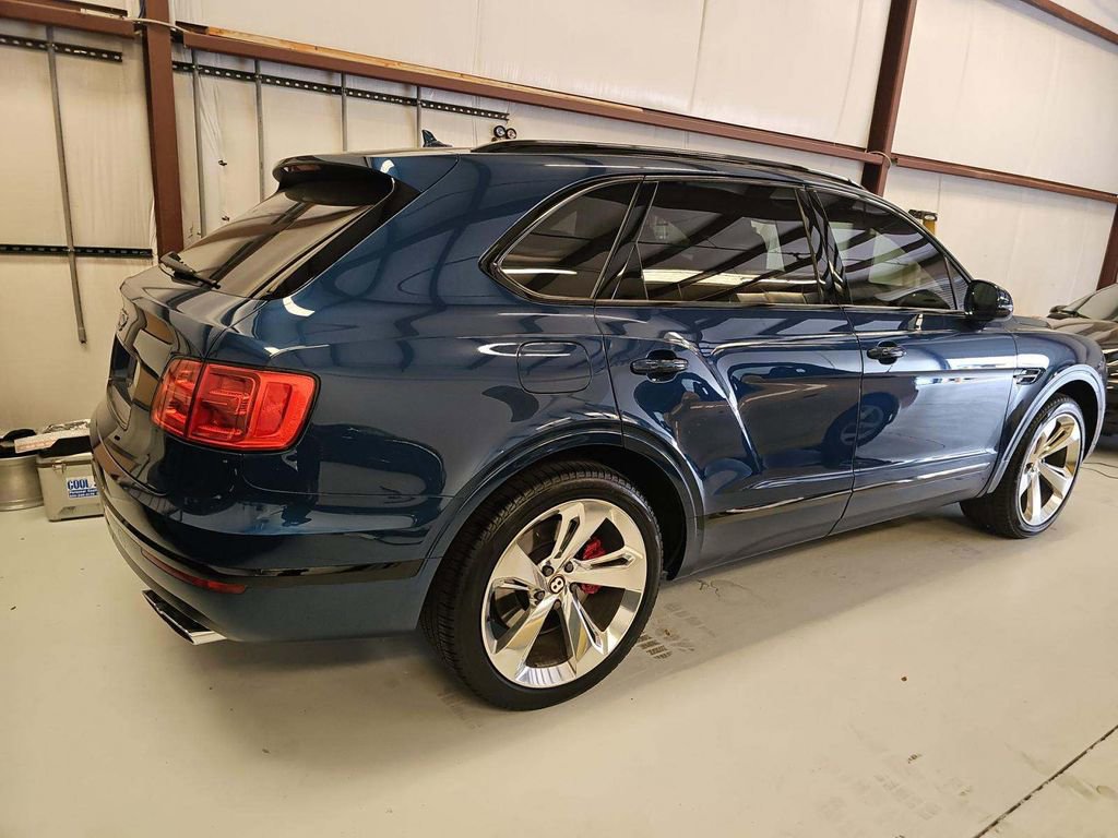 Used 2019 Bentley Bentayga image 2