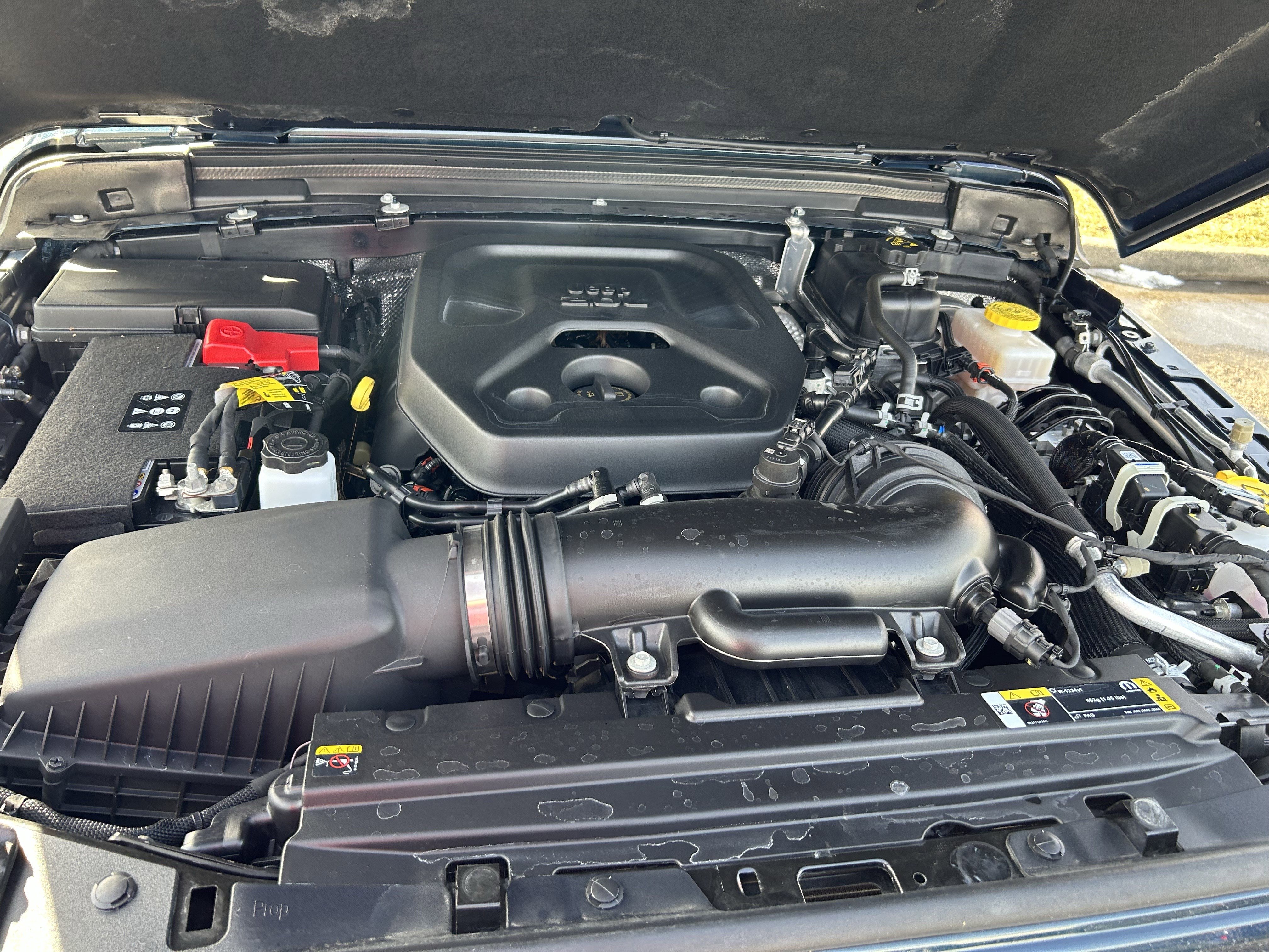 Used 2025 Jeep Wrangler Sport image 32