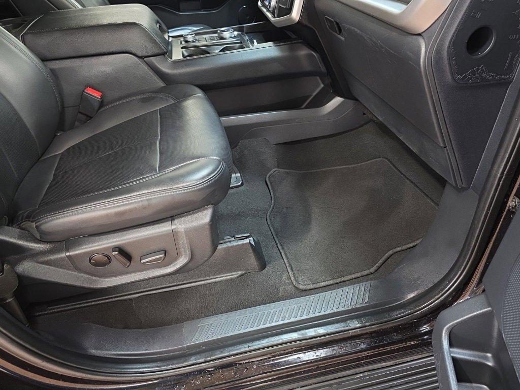 Used 2024 Ford Expedition XLT image 11