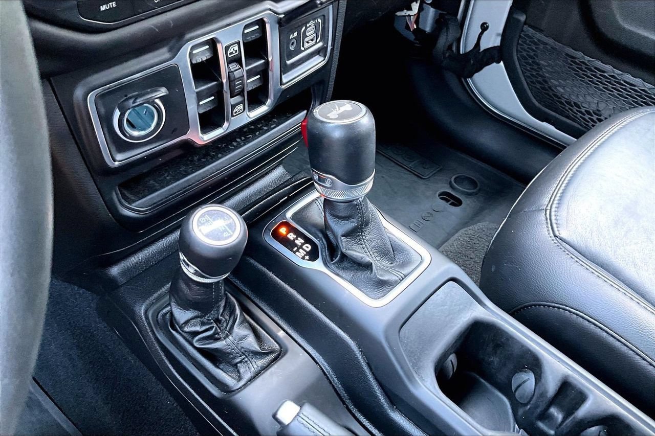 Used 2023 Jeep Wrangler Unlimited Sahara AWD/4WD image 30