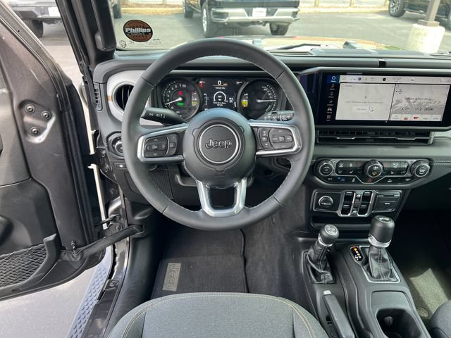 Used 2025 Jeep Wrangler Unlimited Sahara AWD/4WD image 13