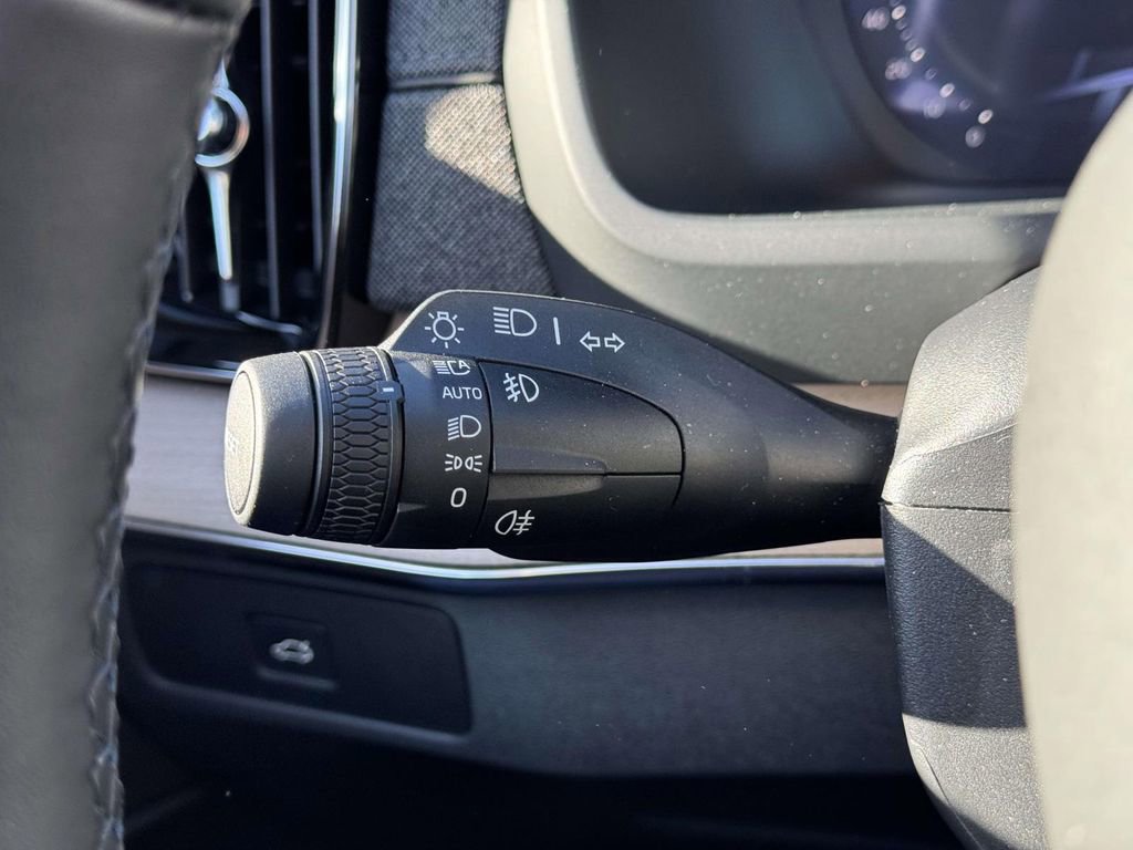 Certified 2026 Volvo XC90 B6 Plus w/ Protection Package Premier image 21