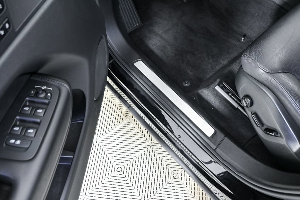 Certified 2023 Volvo XC60 B5 Plus w/ Climate Package image 9