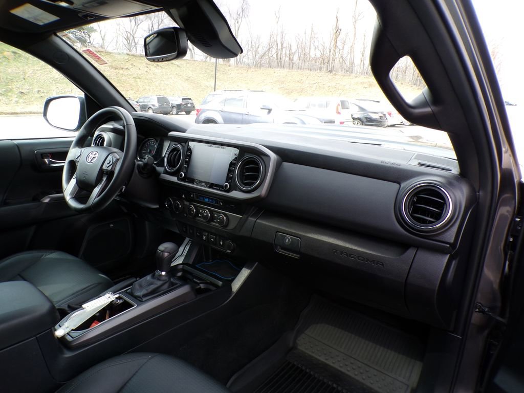 Used 2021 Toyota Tacoma TRD Sport w/ TRD Premium Sport Package AWD/4WD image 16