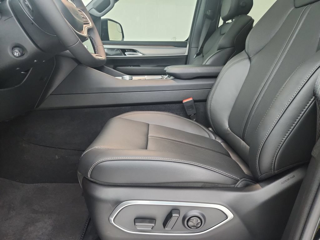New 2026 Jeep Grand Wagoneer L 4WD w/ Premium Group I image 19