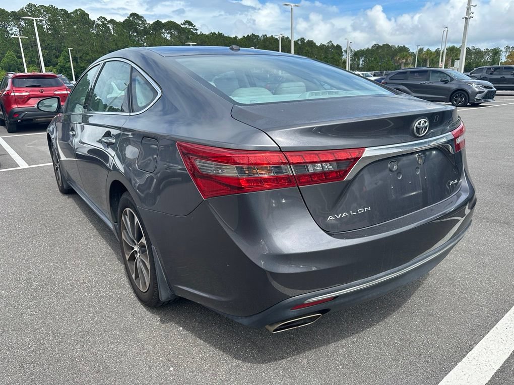 Used 2016 Toyota Avalon XLE FWD image 3