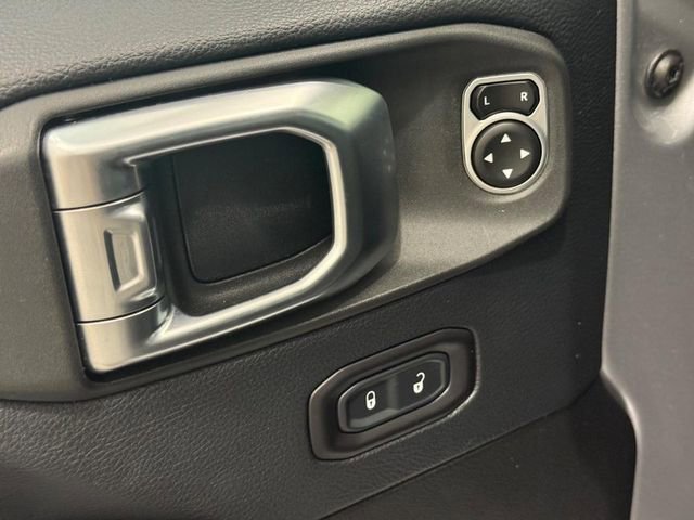 Used 2018 Jeep Wrangler Unlimited Sahara AWD/4WD image 20