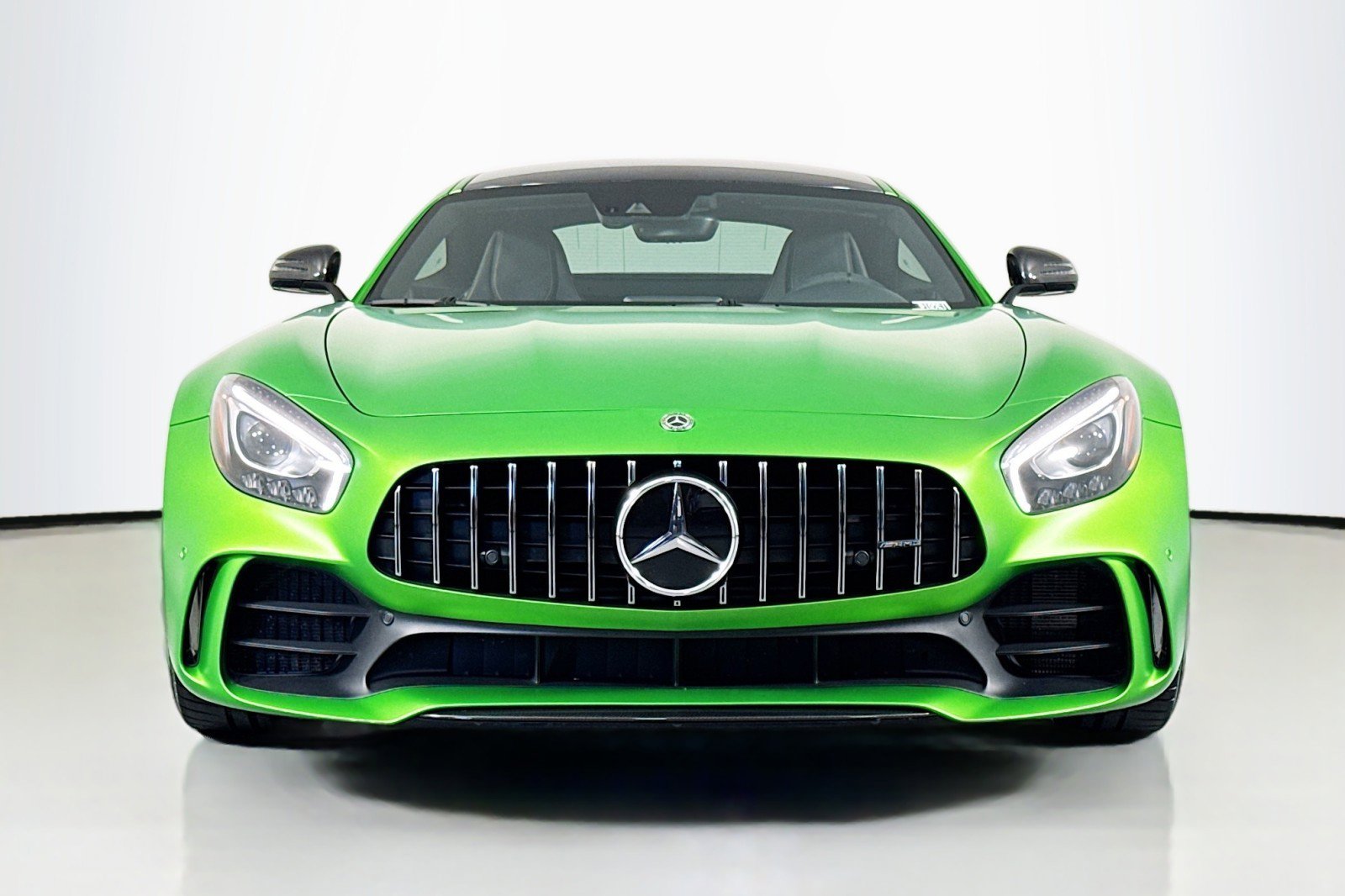 Used 2018 Mercedes-Benz AMG GT R image 2