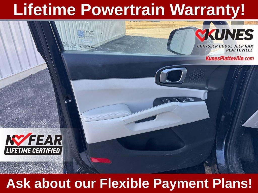 Used 2023 Kia Sorento EX image 12