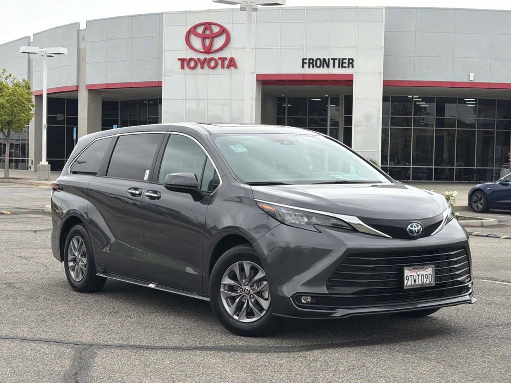 Used 2025 Toyota Sienna XLE