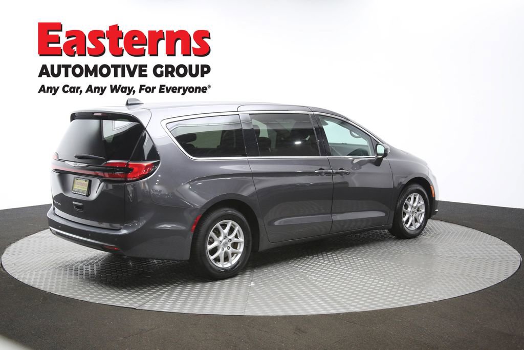 Used 2023 Chrysler Pacifica Touring-L FWD image 44