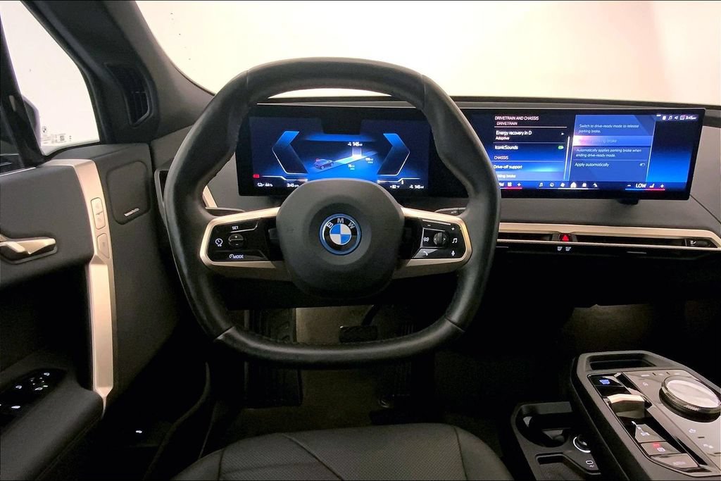 Used 2024 BMW iX xDrive50 w/ Premium Package AWD/4WD image 4