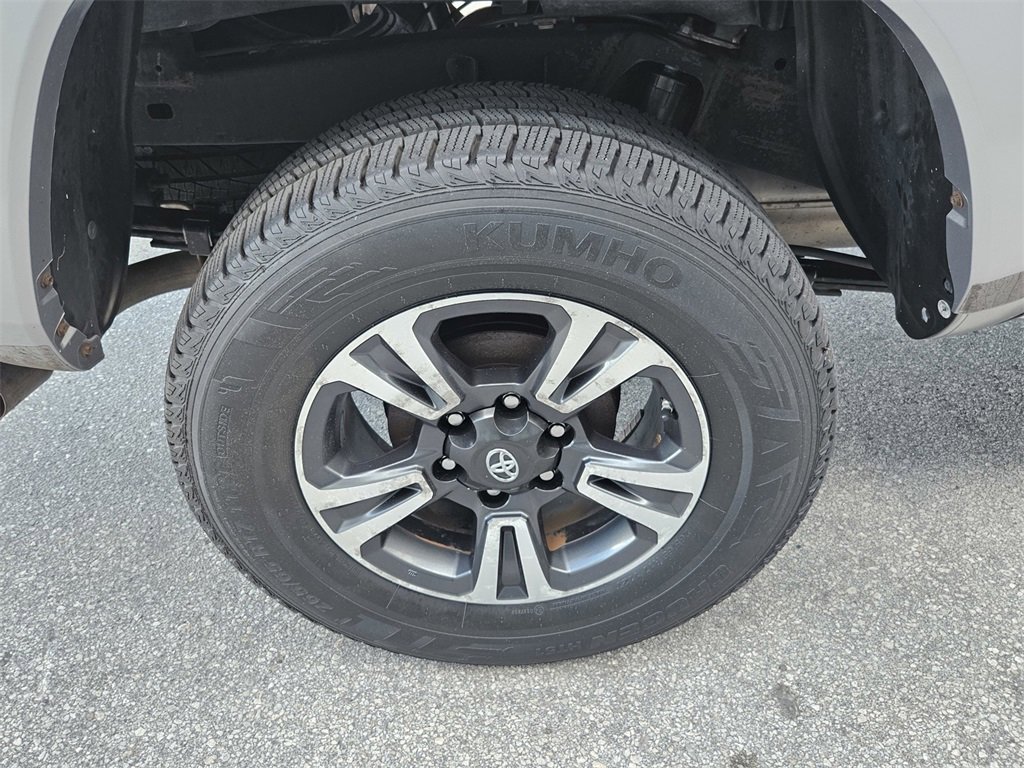 Used 2018 Toyota Tacoma TRD Sport image 39