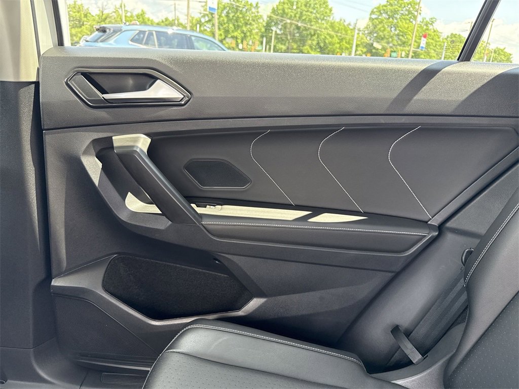 Used 2024 Volkswagen Tiguan SE image 24