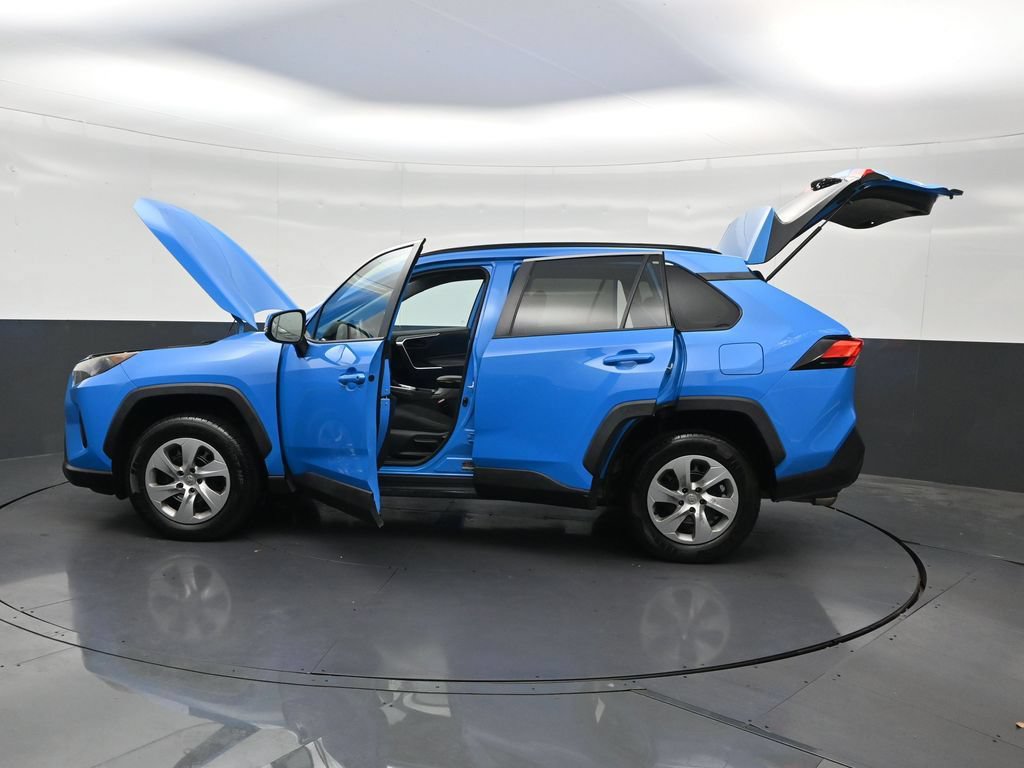 Used 2020 Toyota RAV4 LE FWD image 32