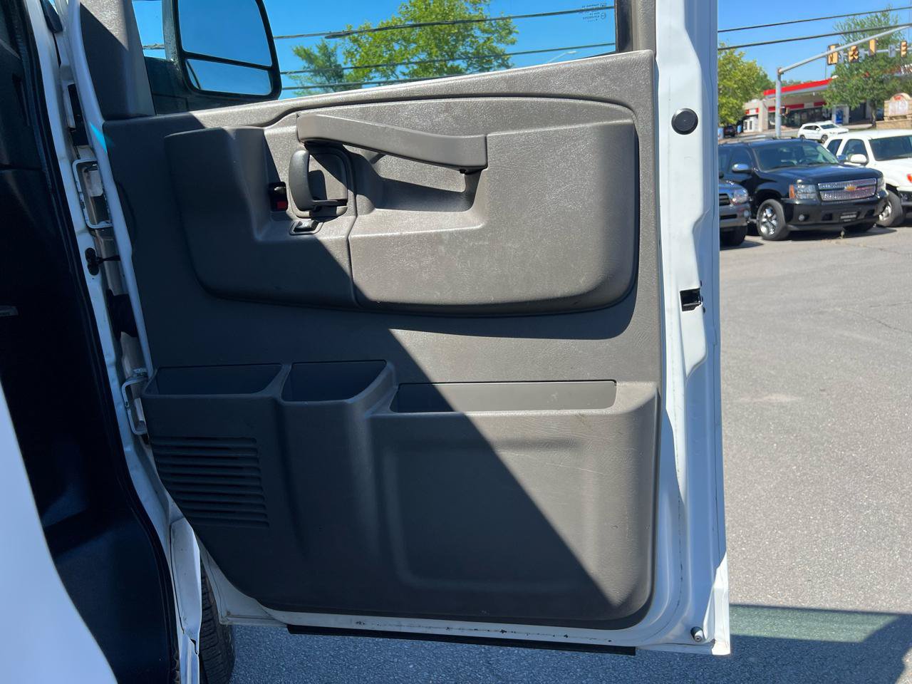 Used 2017 GMC Savana 2500 RWD image 21