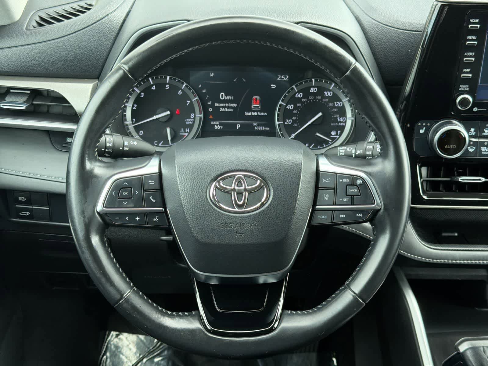 Used 2021 Toyota Highlander XLE AWD/4WD image 24