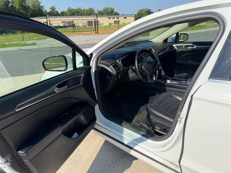 Used 2017 Ford Fusion SE w/ Equipment Group 602A FWD image 11