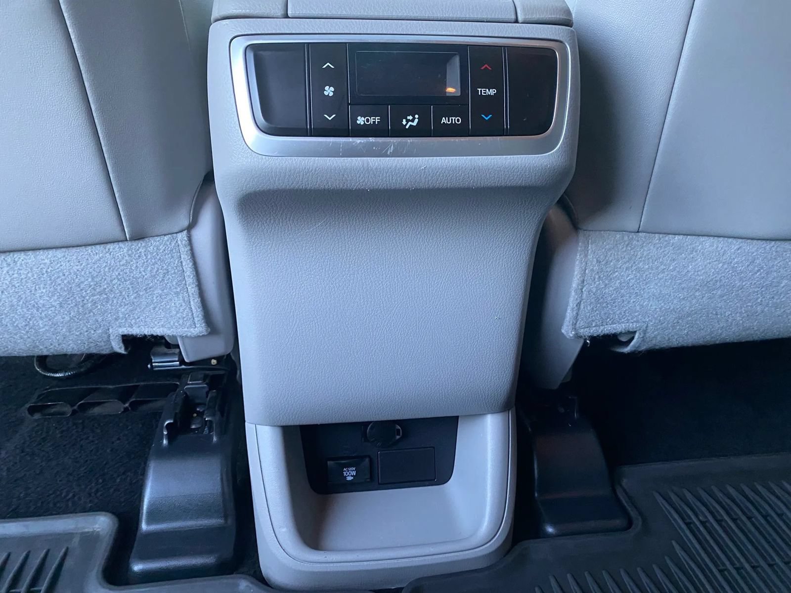 Used 2015 Toyota Highlander Limited AWD/4WD image 26