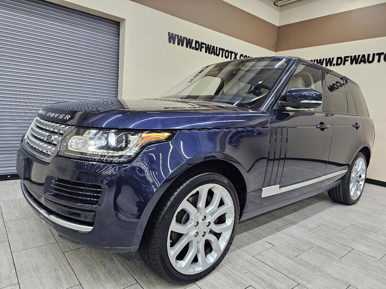 Used 2016 Land Rover Range Rover HSE image 2