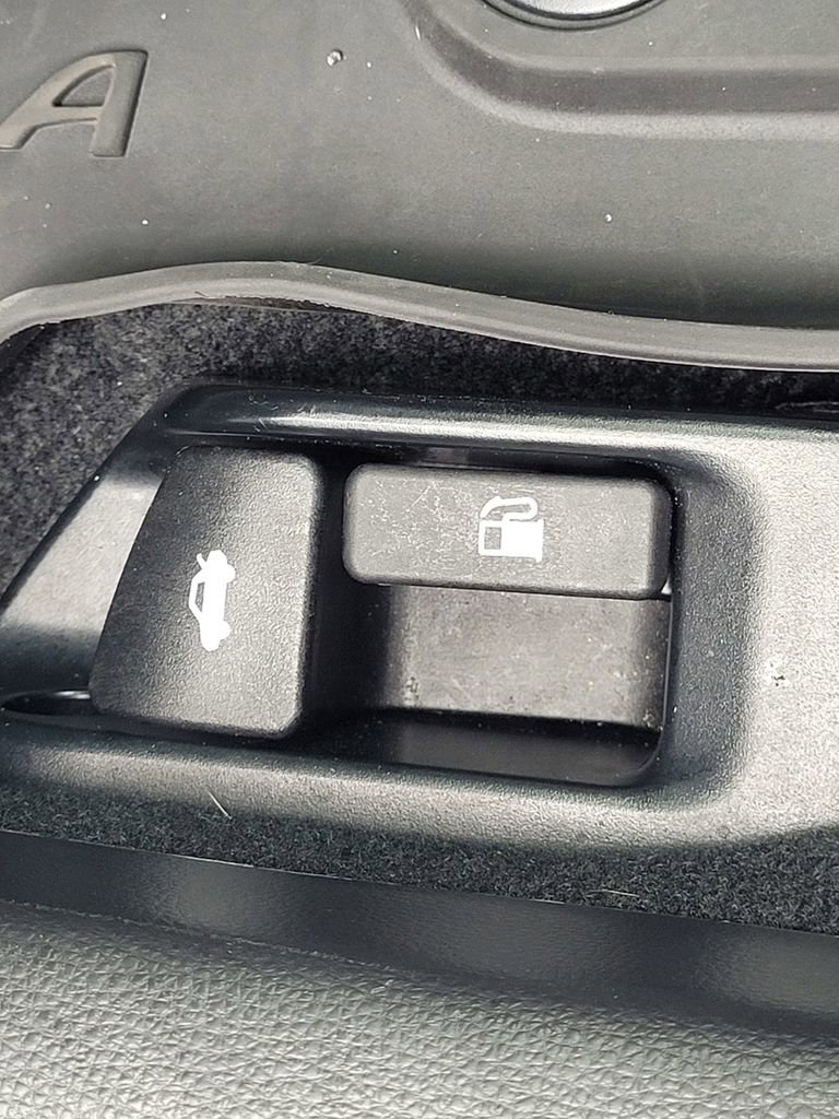 Used 2025 Toyota Corolla LE w/ Convenience Package FWD image 13