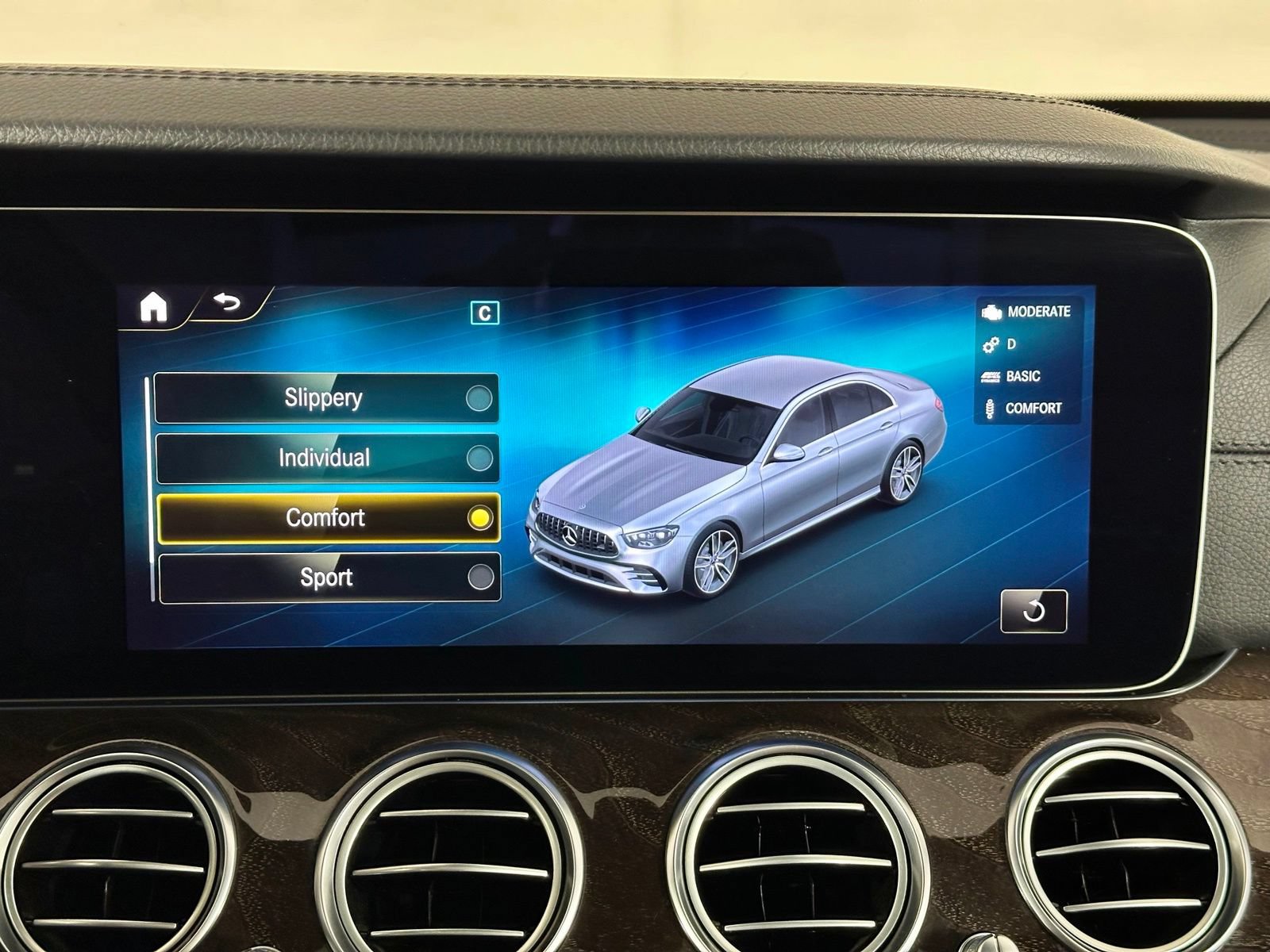 Used 2022 Mercedes-Benz E 53 AMG 4MATIC Sedan image 27